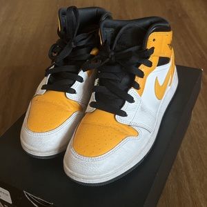 Jordan 1 "University Gold"
